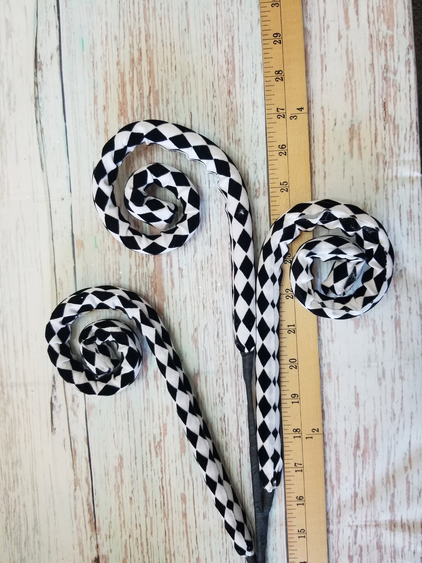 Black & White Harlequin Curl Pick - Designer DIY