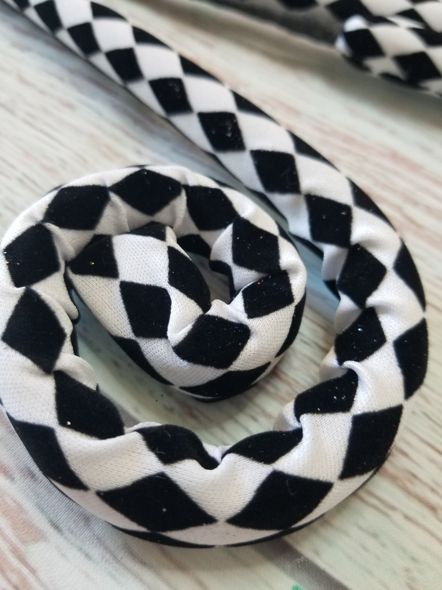 Black & White Harlequin Curl Pick - Designer DIY