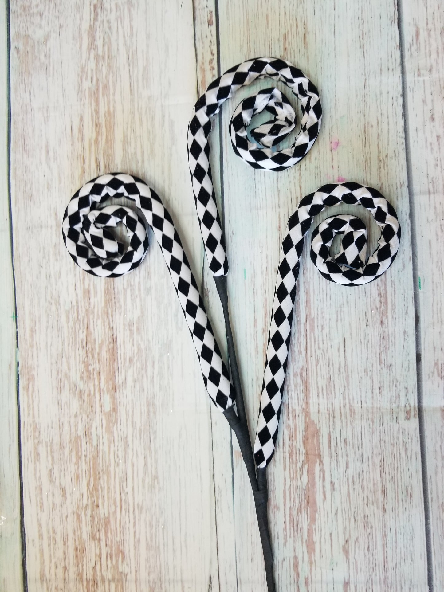 Black & White Harlequin Curl Pick - Designer DIY