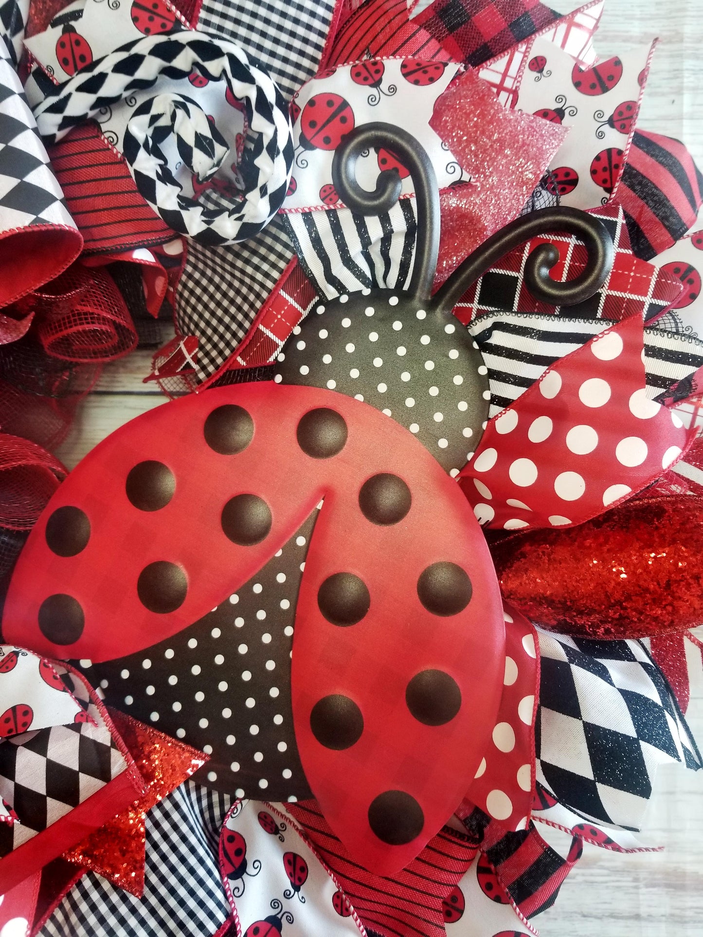 Ladybug Wreath | Designer DIY - Designer DIY