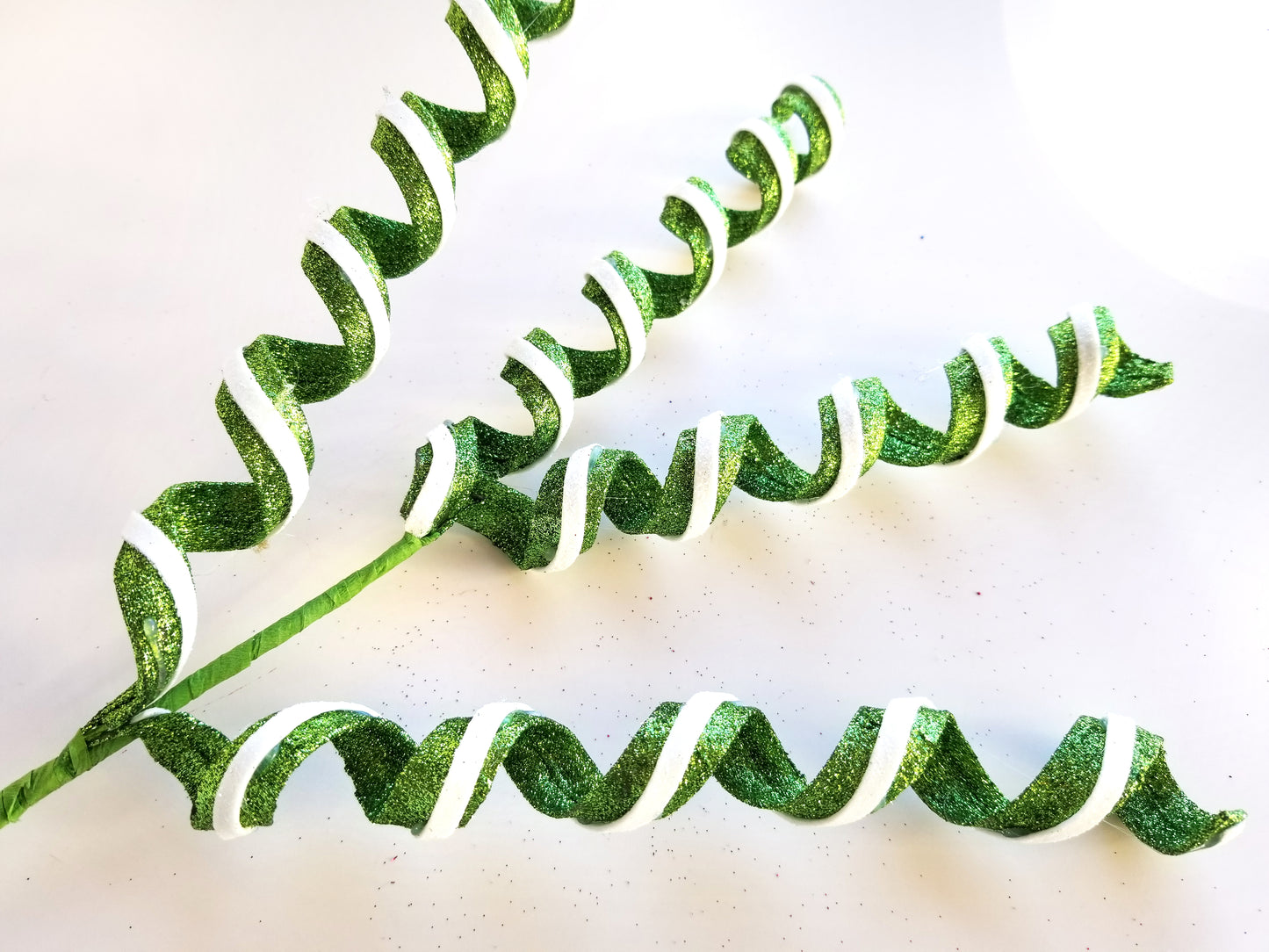 Green & White Glitter Curl Spray - Designer DIY